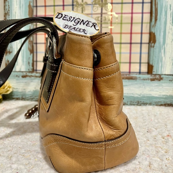 Authentic Coach Soho Tan & Brown Leather Shoulder Bag Tote 10911 VGC! - Picture 9 of 12